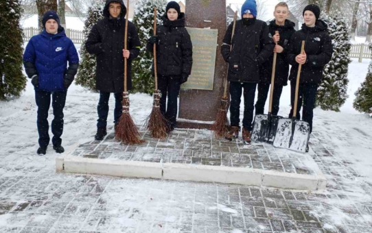 Акции "Сохраним память на века"
