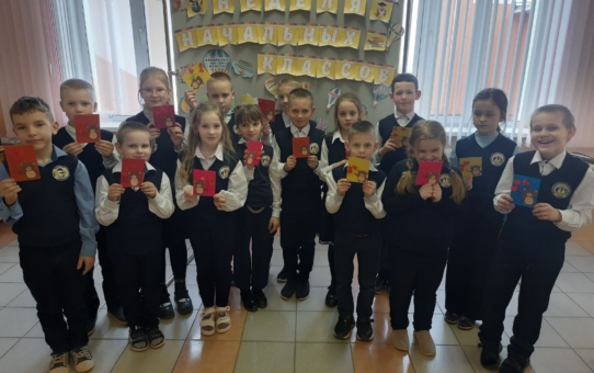 С  3 марта по 7 марта прошла Неделя начальных классов. Девиз недели - "Нет в мире краше мамочки нашей!"